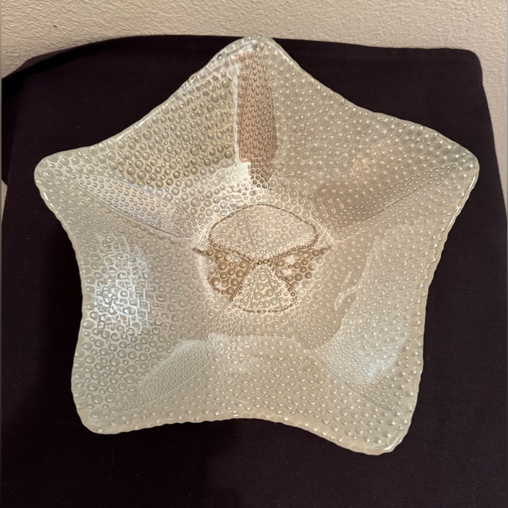 Akcam Turkey pearlescent 8” starfish bowl. - Picture 8 of 15